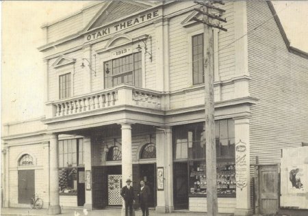 Bright's Theatre 1922